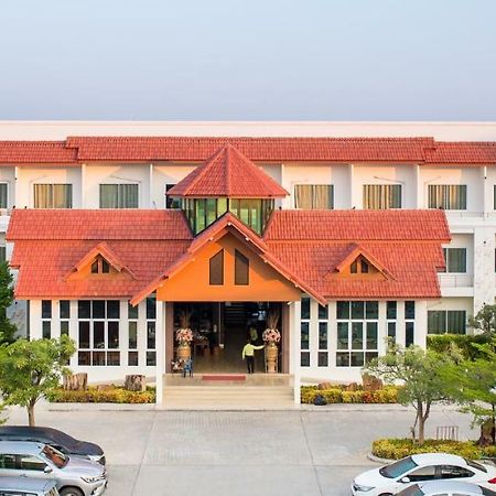 โรงแรมศิลาหยกแกรนด์ ตาก ภายนอก รูปภาพ